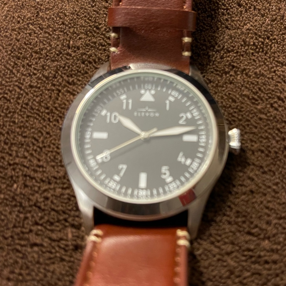 NWOT Men’s Elevon watch. Perfect condition. Never used. - Picture 4 of 4